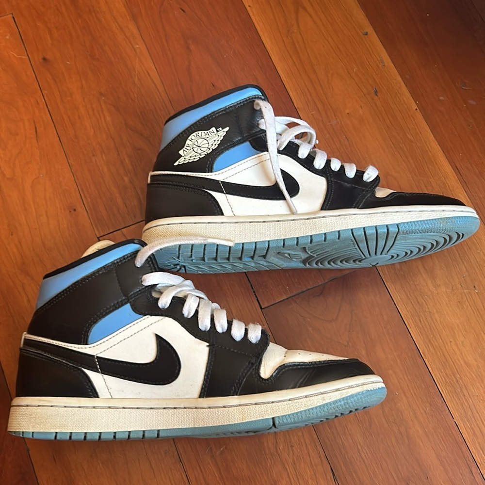 Air Jordan 1 Mid